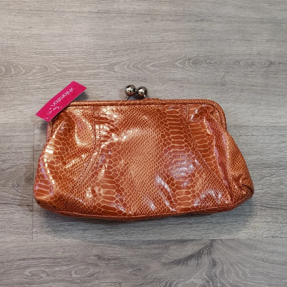 NWT Kiss Lock Orange Snack Skin Clutch